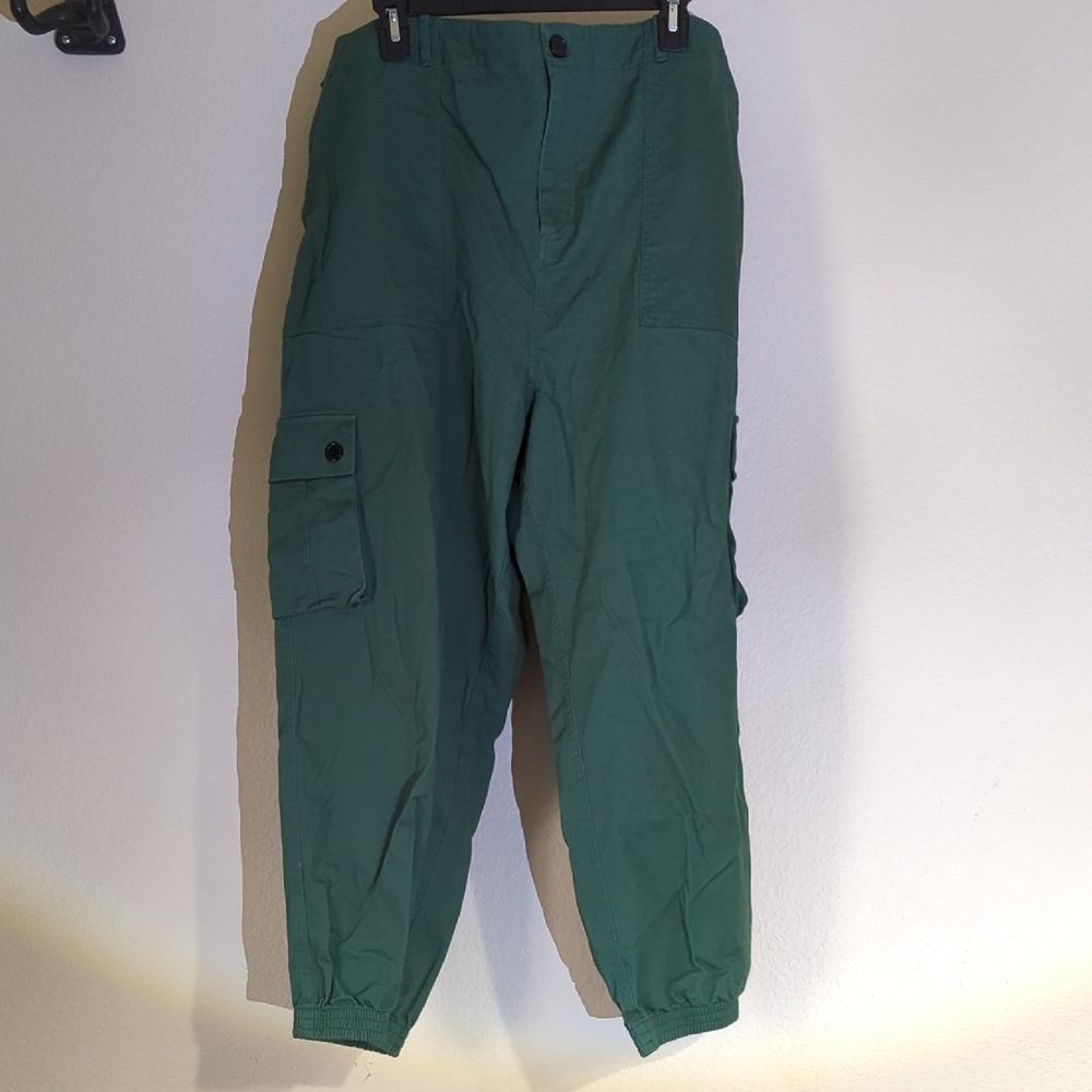 Wondery Green Cargo Pants with Modern Jogger Style